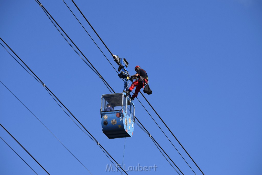 Koelner Seilbahn Gondel blieb haengen Koeln Linksrheinisch P331.JPG - Miklos Laubert